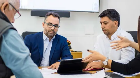 Maciot Cabrera junto a Echedey Eugenio en una reuni&oacute;n de trabajo.