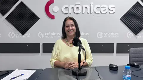 Gladys Acu&ntilde;a en el programa "A buena hora" de Cr&oacute;nicas Radio.