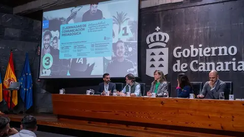 Imagen de las jornadas con algunos de los participantes.