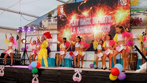 Imagen de un acto por las fiestas de La Asomada.