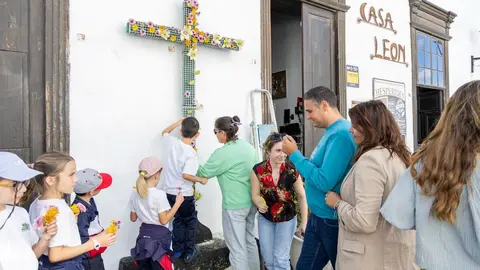 La alcaldesa de Teguise, Olivia Duque, acudi&oacute; al enramado
