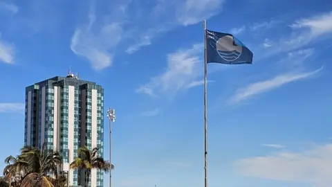 Bandera Azul en la playa de El Reducto.
