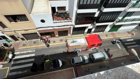 Imagen del momento de la actuaci&oacute;n de los bomberos