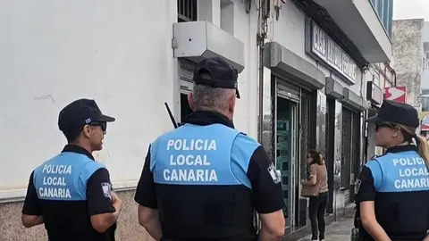 Agentes de la Polic&iacute;a Local en Valterra.