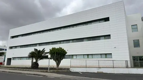 Edificio polivalente junto al Hospital Doctor Jos&eacute; Molina Orosa.