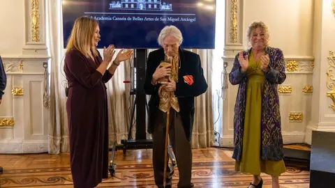 Astrid P&eacute;rez junto al artista Pepe D&aacute;maso.