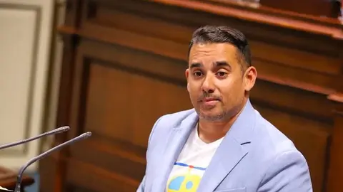 Yon&eacute; Caraballo en el Parlamento de Canarias
