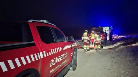 Bomberos del Consorcio de Seguridad y Emergencias durante la actuaci&oacute;n.