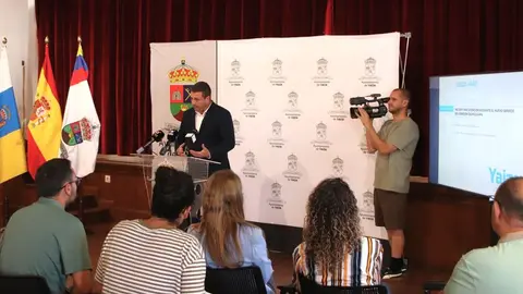 El alcalde de Yaiza dando este mi&eacute;rcoles las explicaciones sobre los presupuestos de 2026.