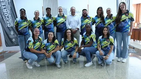 Recepci&oacute;n del equipo en el Cabildo.