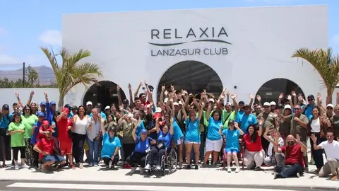 Foto de familia de los participantes.