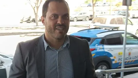 Yonathan de Le&oacute;n este martes entrando en los juzgados de Arrecife.