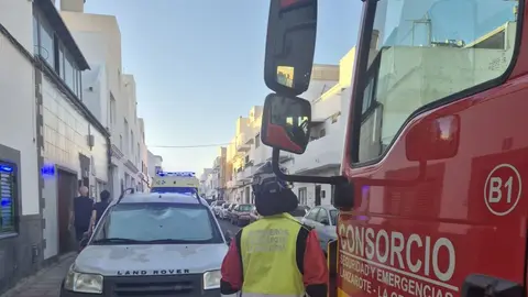 Operativo desplazado a la calle Fayna para ayudar a una persona ca&iacute;da en su domicilio.