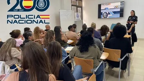 Jornada de formaci&oacute;n impartida por la Polic&iacute;a Nacional.