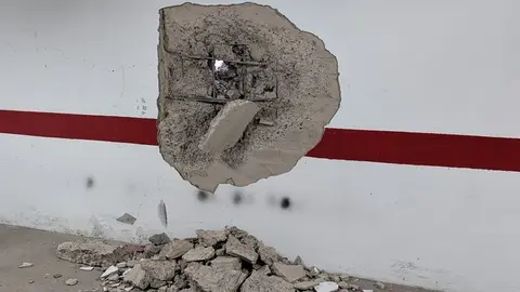 Imagen de uno de los muros que los vecinos afectados dicen que se ha ca&iacute;do por la obra colindante.