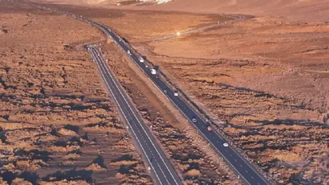 Imagen a&eacute;rea de la carretera de Playa Blanca. 