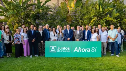 Imagen de los integrantes de la nueva federaci&oacute;n y de los invitados del evento.