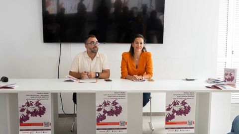Maite Corujo junto a Echedey Eugenio.
