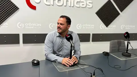 Yonathan de Le&oacute;n en el programa "A Buena Hora" de Cr&oacute;nicas Radio.