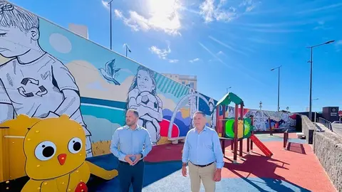 La empresa adjudicataria inicia este verano el montaje de los sistemas de sombra en los parques infantiles de Arrecife con una inversi&oacute;n cercana al mill&oacute;n de euros aportados por el Ayuntamiento.