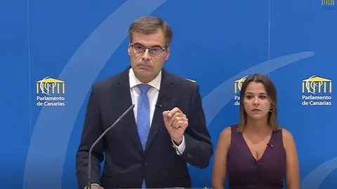 Los diputados del Grupo Parlamentario Popular Fernando Ense&ntilde;at y Jennifer Curbelo.