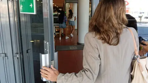 Mar&iacute;a Dolores Corujo el d&iacute;a que fue a declarar al juzgado por el caso Sosa y finalmente no pudo hacerlo porque el fiscal le dijo que la citar&iacute;a otro d&iacute;a para que fuera con un abogado.