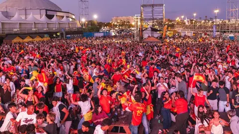 Miles de personas acudieron al recinto ferial de Arrecife para celebrar el triunfo de la selecci&oacute;n