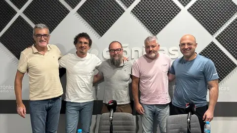 De izquierda a derecha Marci Acu&ntilde;a, Alby Ram&iacute;rez, Francisco De Sande, David de la Hoz y Jaime Camarasa este mi&eacute;rcoles en el estudio de Cr&oacute;nicas Radio.