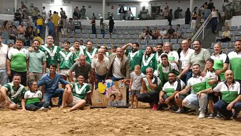 Foto de familia tras la importante victoria del Tao