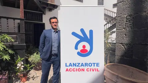 Carlos Uma&ntilde;a, m&eacute;dico, activista y Premio Nobel de la Paz en 2017, en Lanzarote.