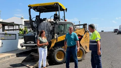 Olivia Duque y Eugenio Robayna en la zona de los Cocoteros.