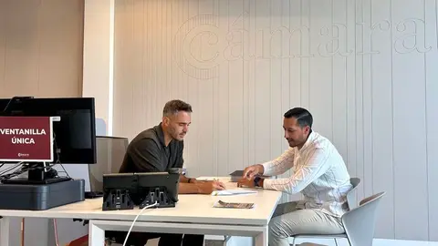 El nuevo asistente virtual &ldquo;LEO&rdquo;, impulsado por el Gobierno de Canarias, se suma a la atenci&oacute;n presencial para agilizar la constituci&oacute;n de negocios y reducir trabas burocr&aacute;ticas.