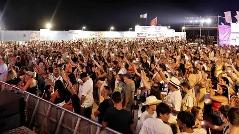 Imagen de archivo del p&uacute;blico asistente disfrutando de las fiestas de Puerto del Carmen.