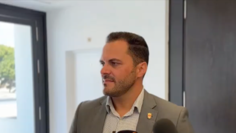 Yonathan de Le&oacute;n en su comparecencia ante los medios de comunicaci&oacute;n.