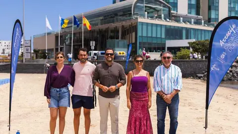 El alcalde de Arrecife Yonathan de León, junto a la concejala de Deportes, Eli Merino, y varios concejales del Gobierno Municipal, este pasado fin de semana en una prueba deportiva en El Reducto.