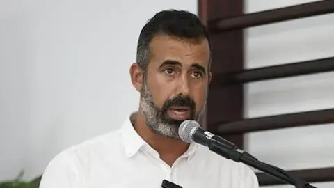 “Parece ser que el asesor que tiene el alcalde de Yaiza puede montar un puesto sin autorizaciones y nadie le revisa ni le regula”