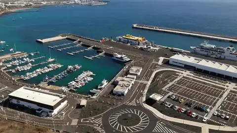 El director de Puertos Canarios denuncia el silencio del Ayuntamiento de Yaiza durante un año sobre la situación de Playa Blanca