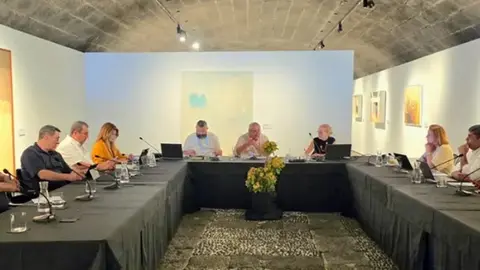 Un informe del departamento de Relaciones Laborales certifica que Ángel Vázquez cobra lo mismo que el resto de consejeros del Cabildo de Lanzarote