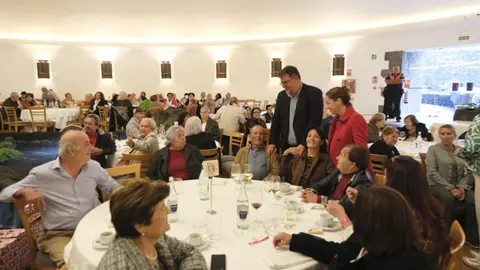 San Bartolomé celebra la Navidad junto a más de 500 mayores en los tradicionales almuerzos navideños