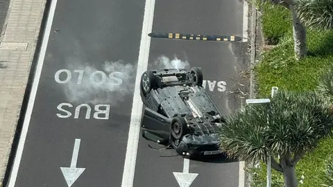 Grave accidente de un coche de alquiler en el aeropuerto de Lanzarote