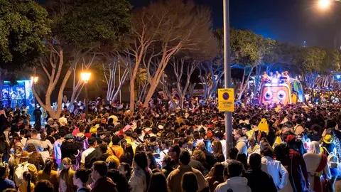El Gran Coso del Carnaval de Arrecife arrastra un año más a miles de personas con ganas de disfrutar