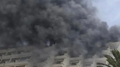 Evacúan un hotel de Costa Teguise por un incendio en un conducto de ventilación