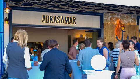 Puerto Calero amplía su oferta gastronómica con la apertura de Abrasamar y 7 Gotas