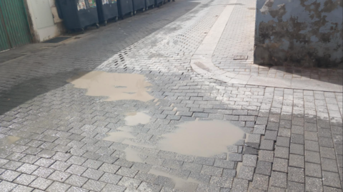 Denuncian la presencia de aguas fecales y ratas en las calles aledañas al Charco de San Ginés