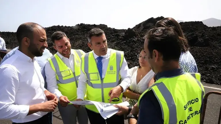 Daniel Medina, portavoz de UPY, con los actuales responsables del Cabildo.