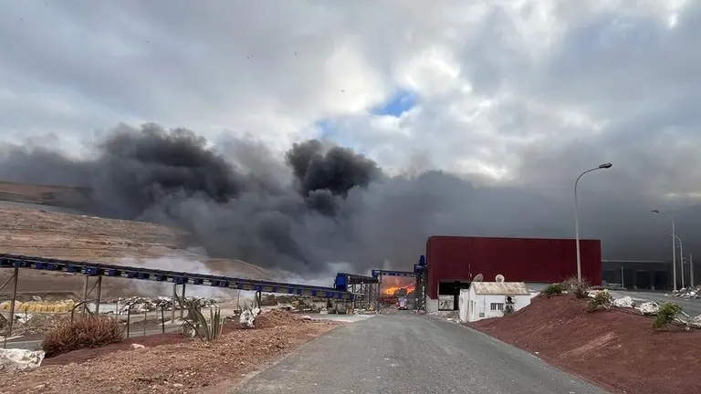 Incendio producido en el vertedero de Zonzamas.