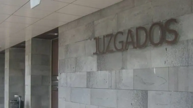 Imagen de la entrada a los juzgados de Arrecife.
