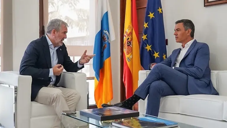 Fernando Clavijo junto a Pedro S&aacute;nchez.