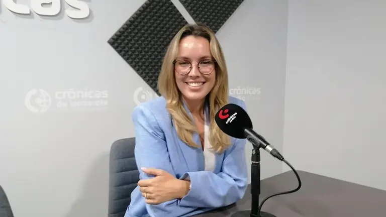 Mar&iacute;a Fern&aacute;ndez en Cr&oacute;nicas Radio.
