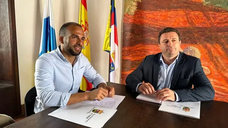 Daniel Medina con Óscar Pérez en su despacho del Ayuntamiento.